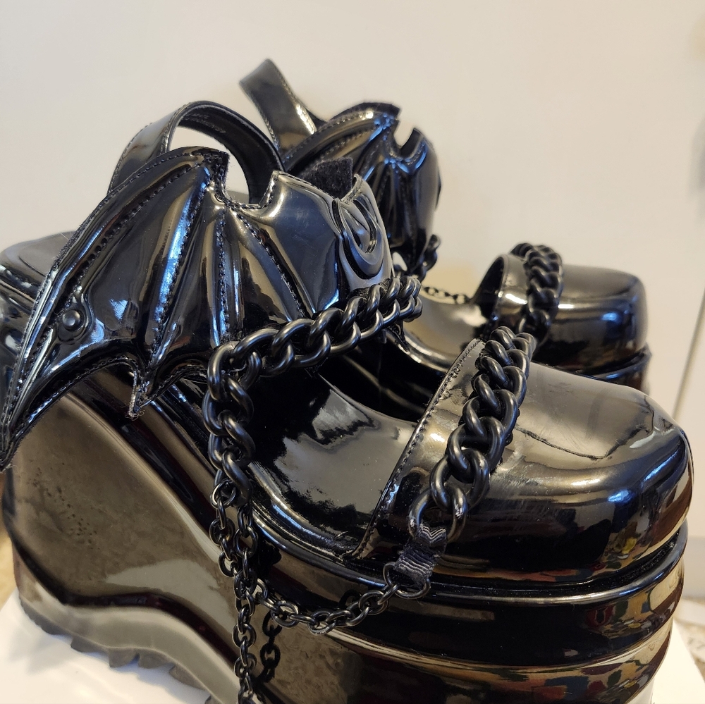 Demonia Cult "Wave-20 Bat Chain" Black Patent 6" Gothic Platform Shoes Size 9 - Picture 4 of 11